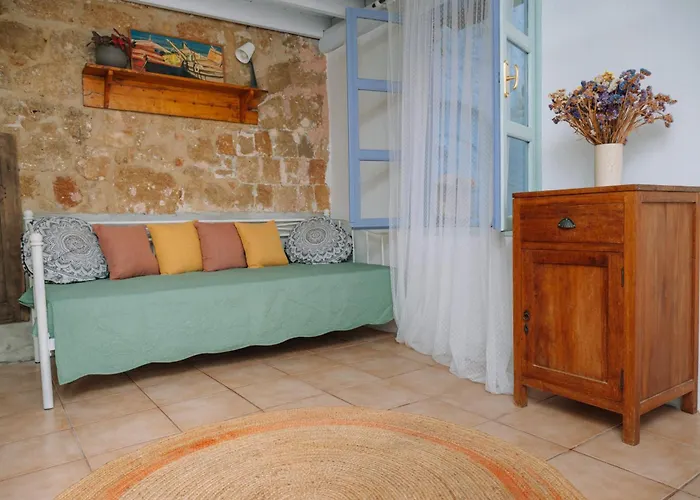 Mayelia Cozy House In The Medieval Town Casa de Férias *