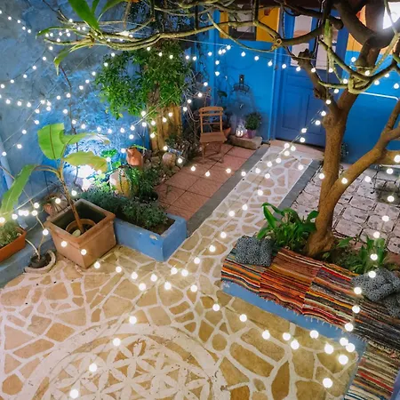 בית נופש Mayelia Cozy House In The Medieval Town *