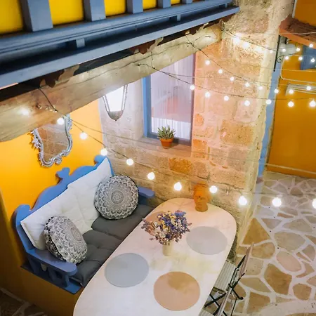 Holiday home Mayelia Cozy House In The Medieval Town