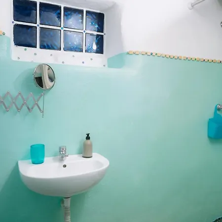 בית נופש Mayelia Cozy House In The Medieval Town