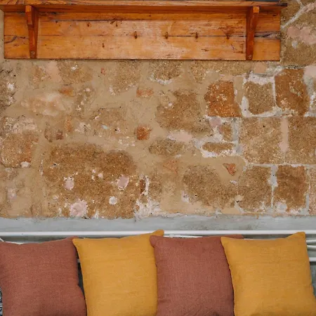בית נופש Mayelia Cozy House In The Medieval Town עיר רודוס