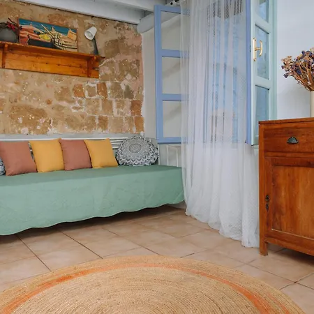 Mayelia Cozy House In The Medieval Town בית נופש *