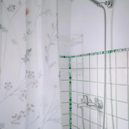 Mayelia Cozy House In The Medieval Town בית נופש